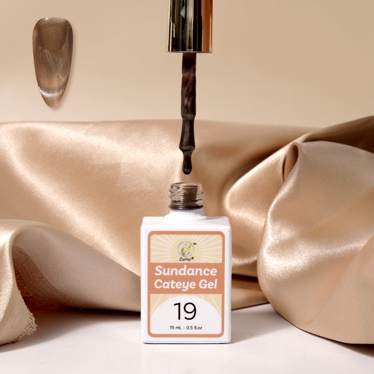 Zurno Sundance Collection Cat Eye Magnetic Gel Nail Polish in Color 19 – shimmering brown shade with reflective effect